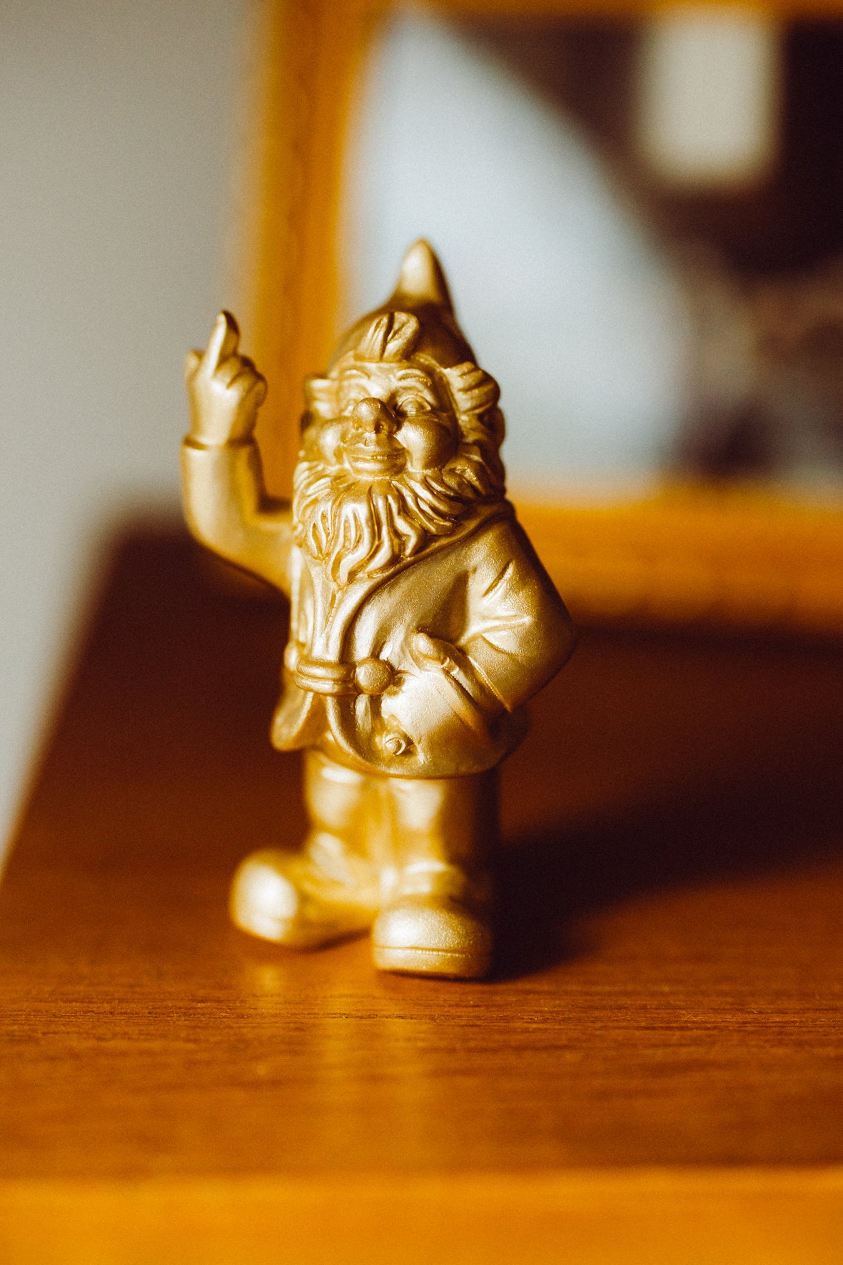 Goldener Deko-Zwerg „Cheeky Gnome“